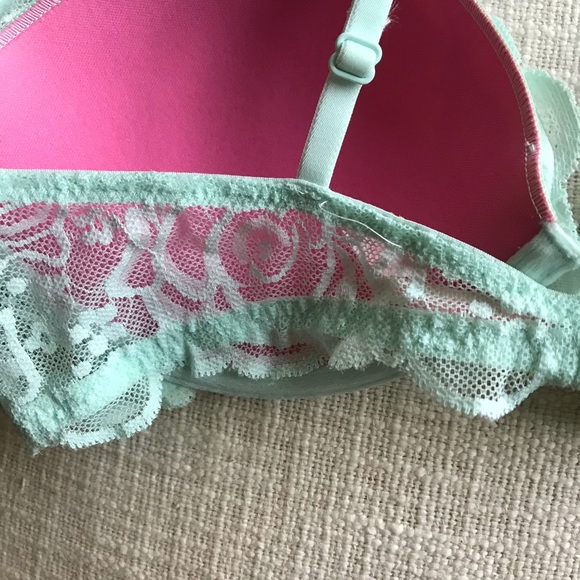 Victoria’s Secret Lace Bra - Picture 4 of 5